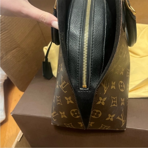 Authentic Louis Vuitton Alma bnb 🤎🖤 - Picture 6 of 14